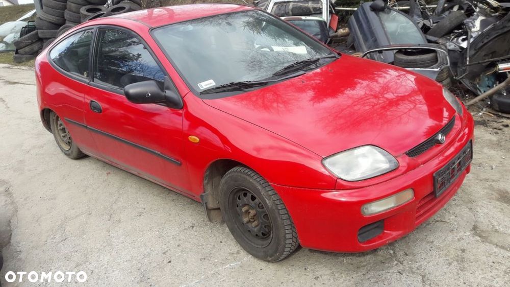 Mazda 323 C ba szyba tylna karoseryjna prawa Lewa - 2