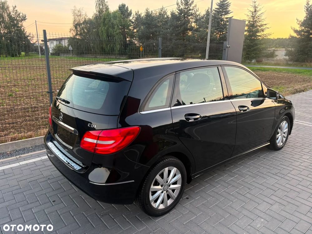 Mercedes-Benz Klasa B 180 CDI (BlueEFFICIENCY) - 35