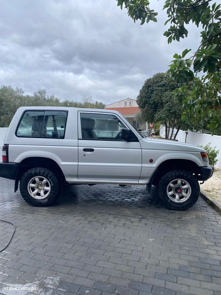 Mitsubishi Pajero 2.5 TDi GLS - 1