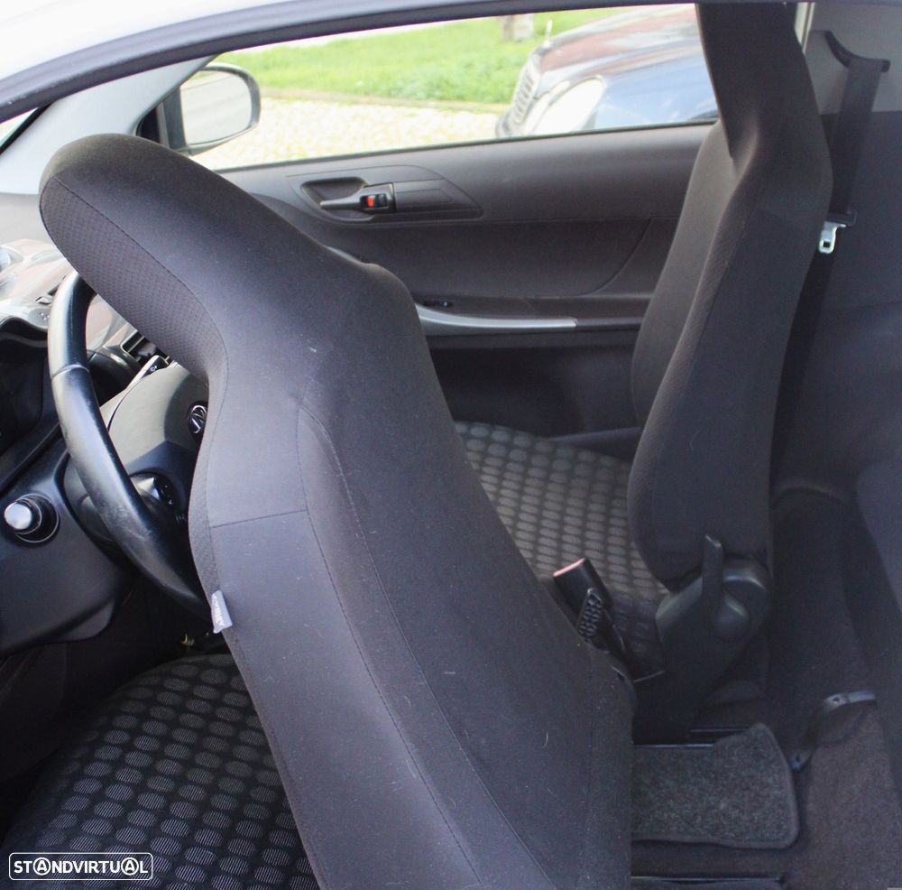 Toyota iQ 1.4 D-4D + - 9