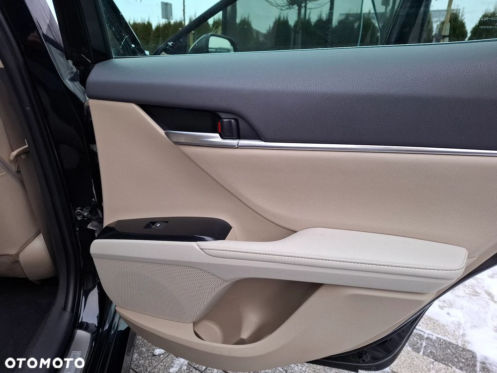 Toyota Camry 2.5 Hybrid Executive CVT - 13