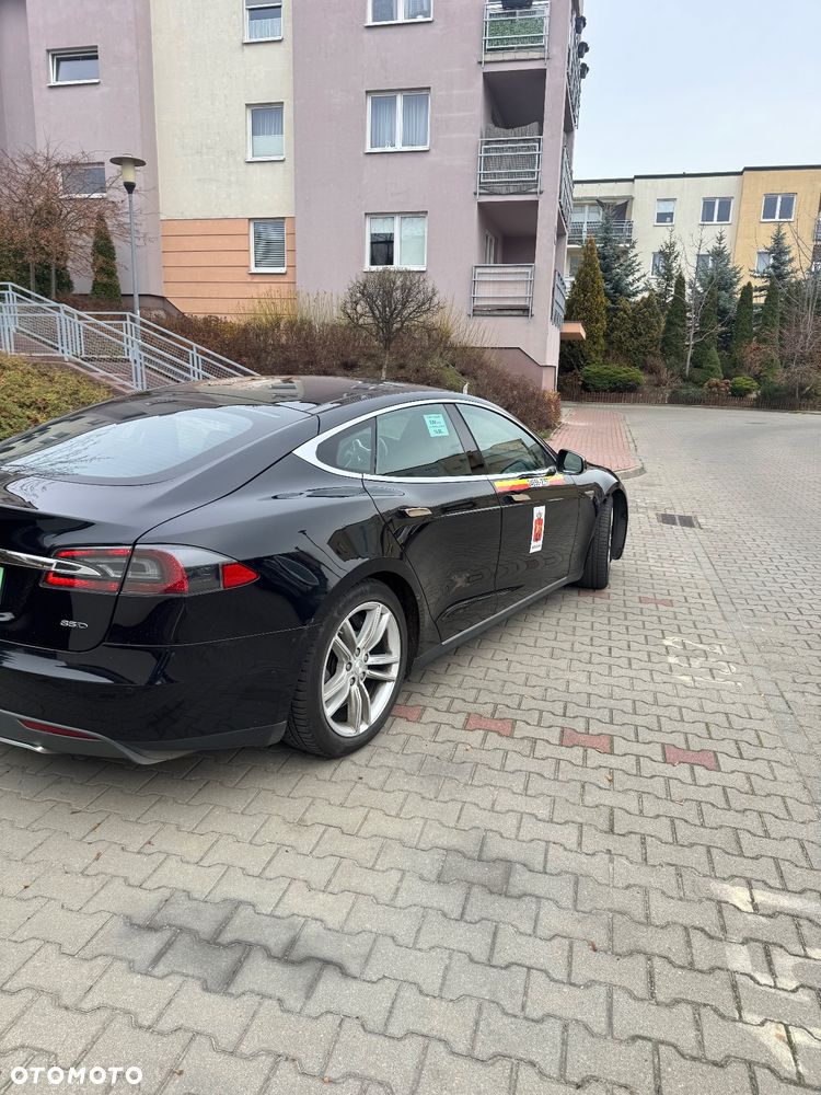 Tesla Model S - 5