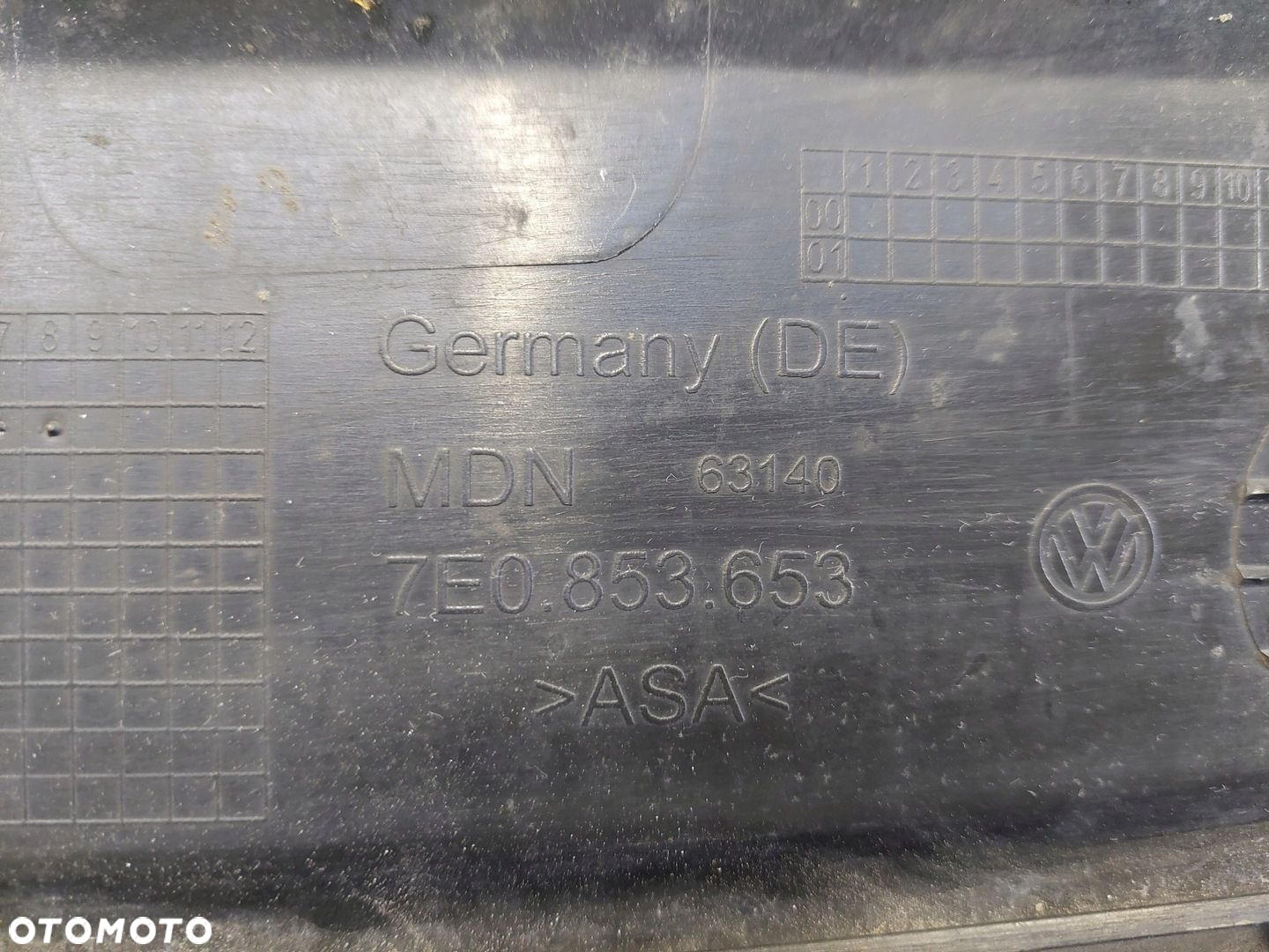 VW T5 Transporter Multivan 7E0853653 Atrapa Grill - 4