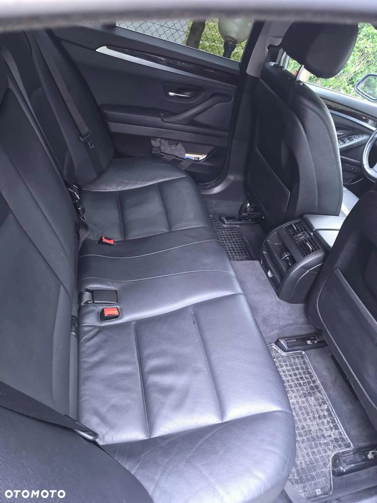 BMW Seria 5 528i Luxury Line - 14