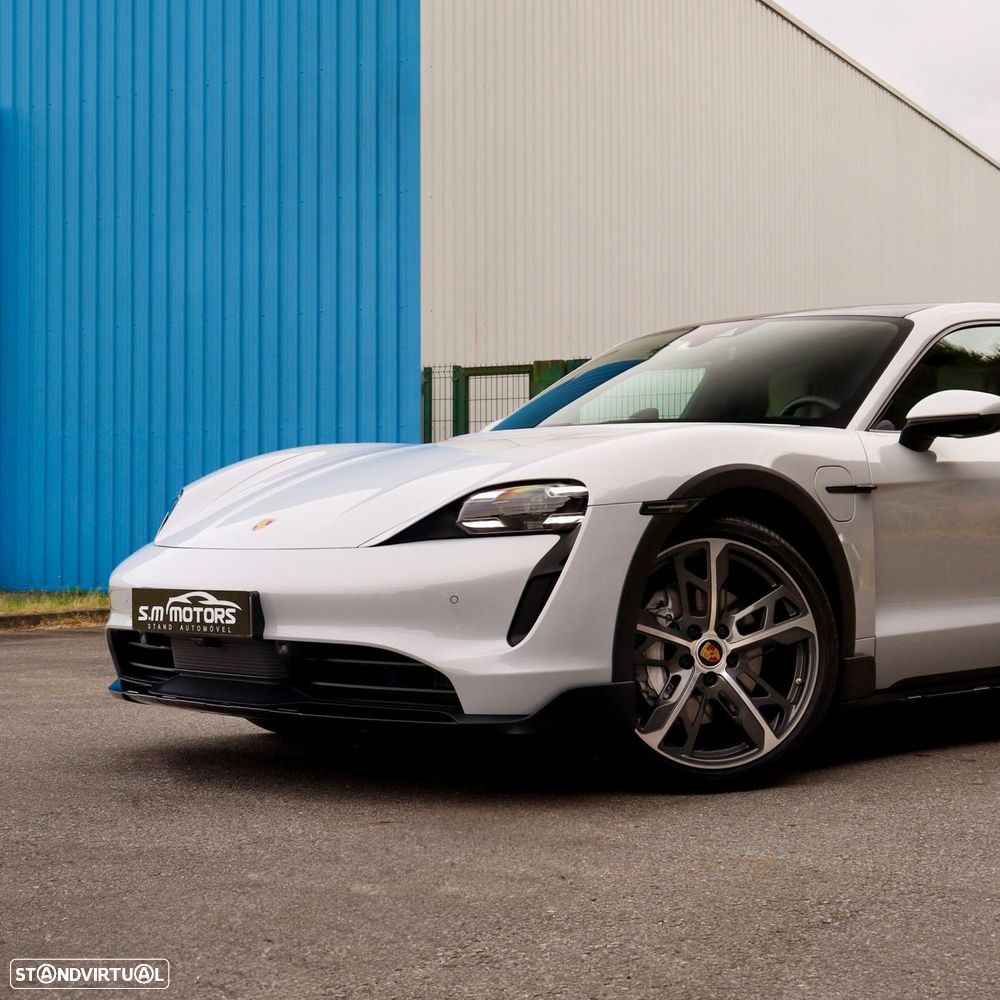 Porsche Taycan Cross Turismo 4 - 25