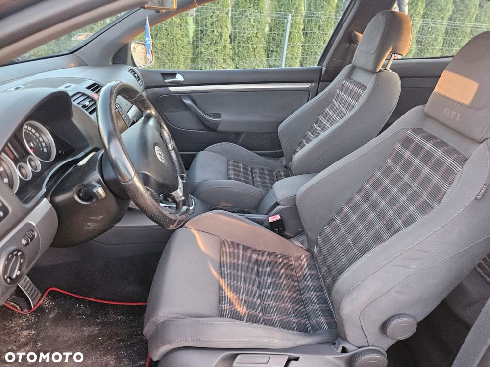 Volkswagen Golf - 10