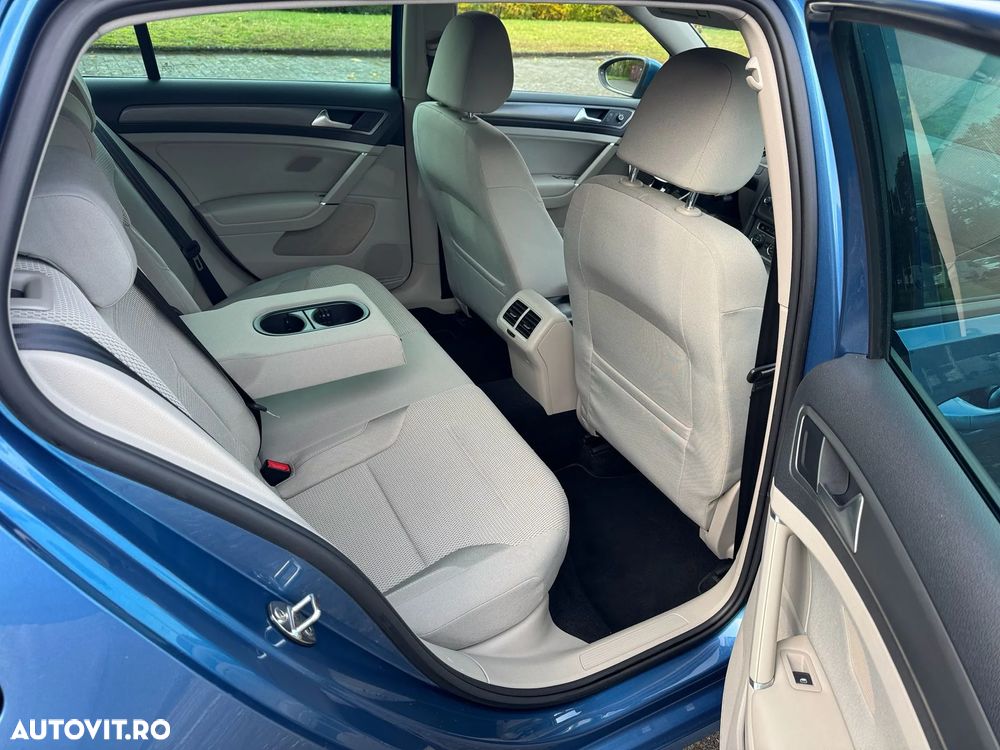 Volkswagen Golf 1.6 TDI DPF BlueMotion - 23