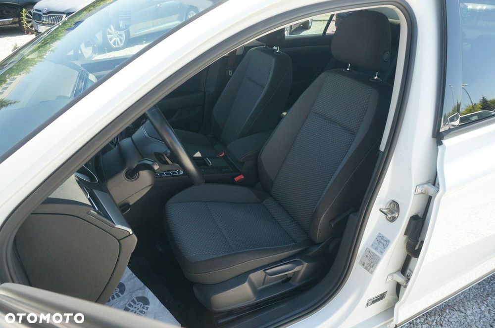 Volkswagen Passat 2.0 TDI EVO Essence DSG - 22