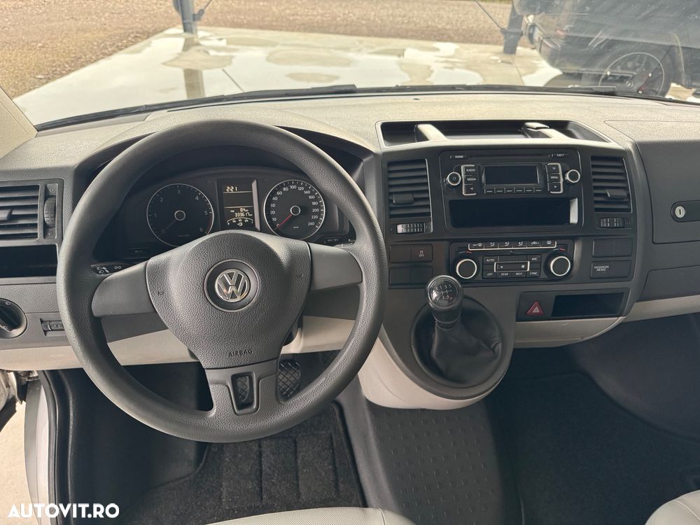 Volkswagen Caravelle - 8