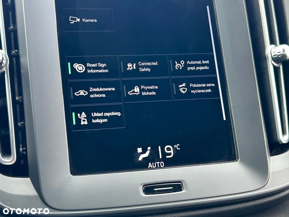 Volvo XC 40 T3 Momentum Pro - 26