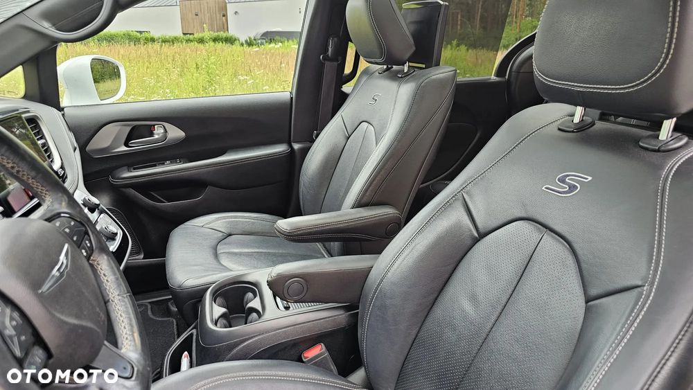 Chrysler Pacifica - 17