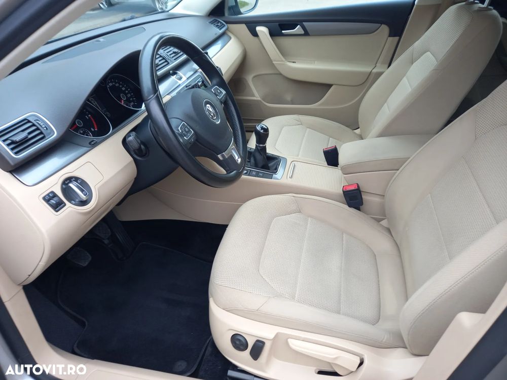 Volkswagen Passat 1.6 TDI DPF BlueMotion Technology Highline - 12
