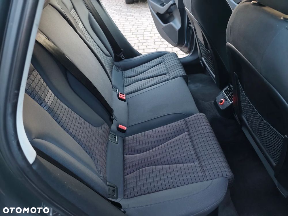 Audi A3 Sportback 2.0 TDI Ambiente - 17