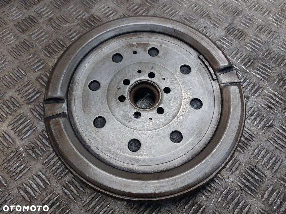 KOŁO DWUMASOWE AUDI A3 8P 06F105264C 2.0 FSI - 4