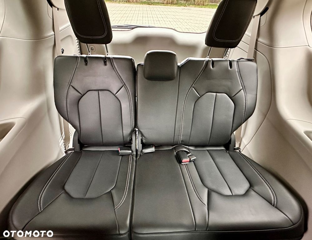 Chrysler Pacifica - 34