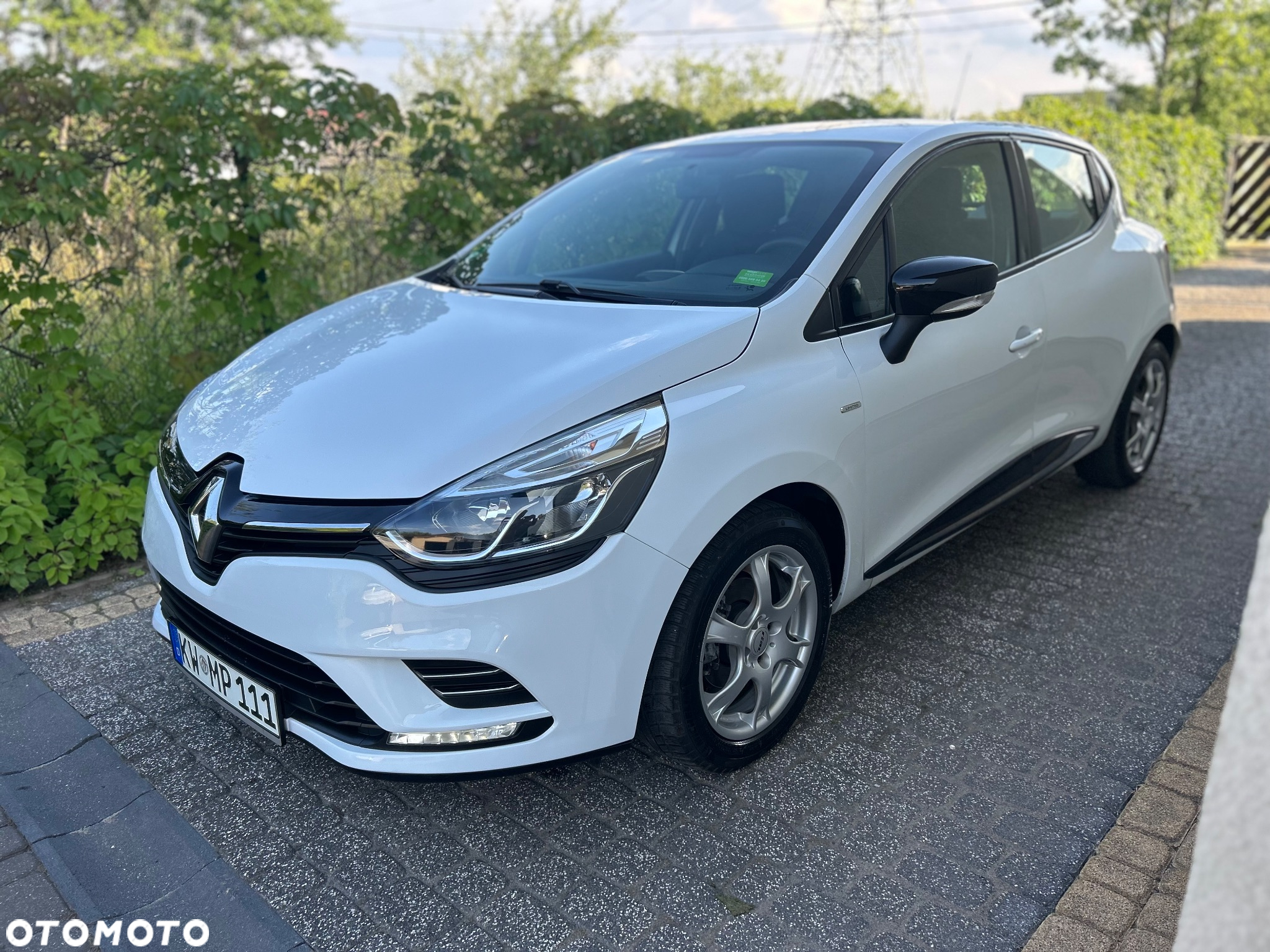 Renault Clio 1.2 16V Limited EU6 - 12