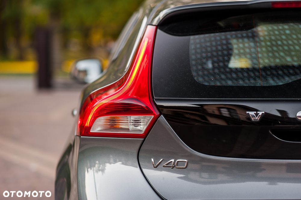 Volvo V40 D2 Drive-E Momentum - 9