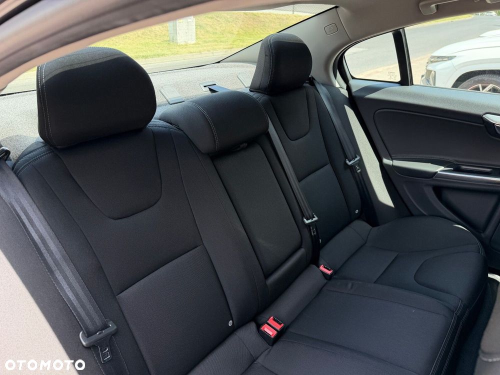 Volvo S60 T3 Drive-E Kinetic - 31