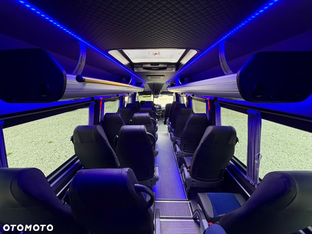 Mercedes-Benz Sprinter 517 - 21
