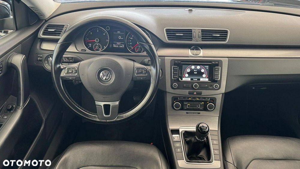 Volkswagen Passat - 19