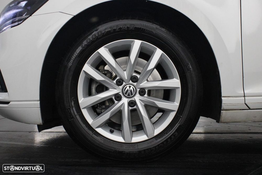 VW Passat Variant 2.0 TDI Business DSG - 49