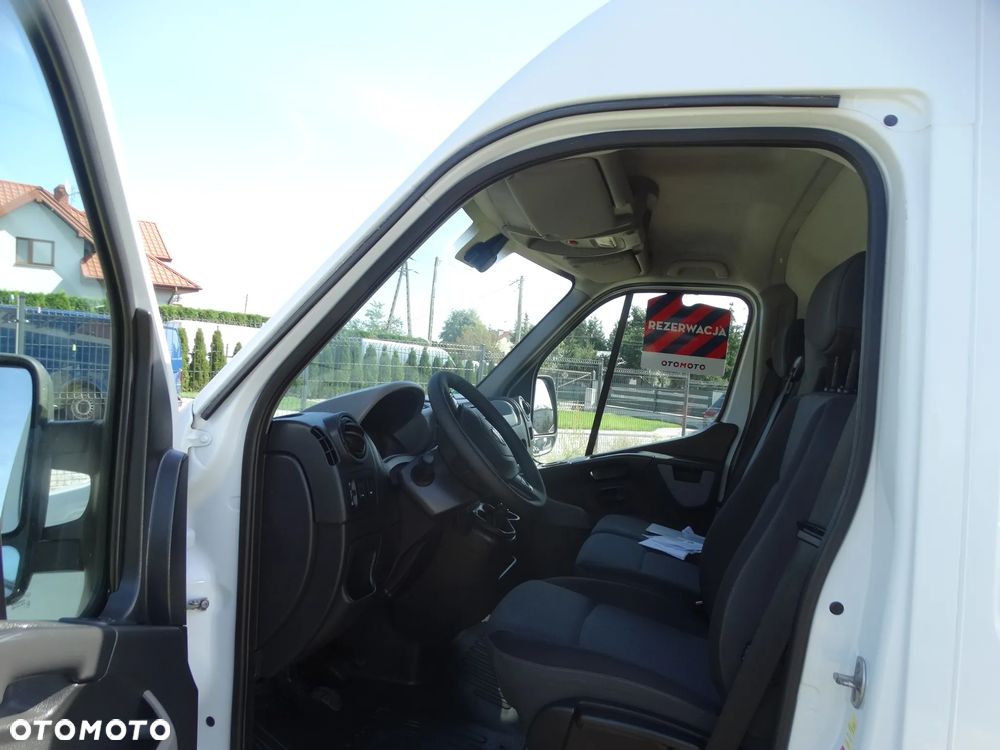 Nissan NV400 - 9