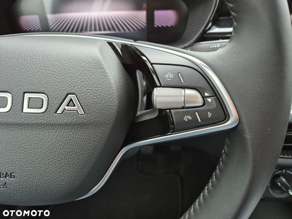 Skoda Fabia 1.0 Essence - 28