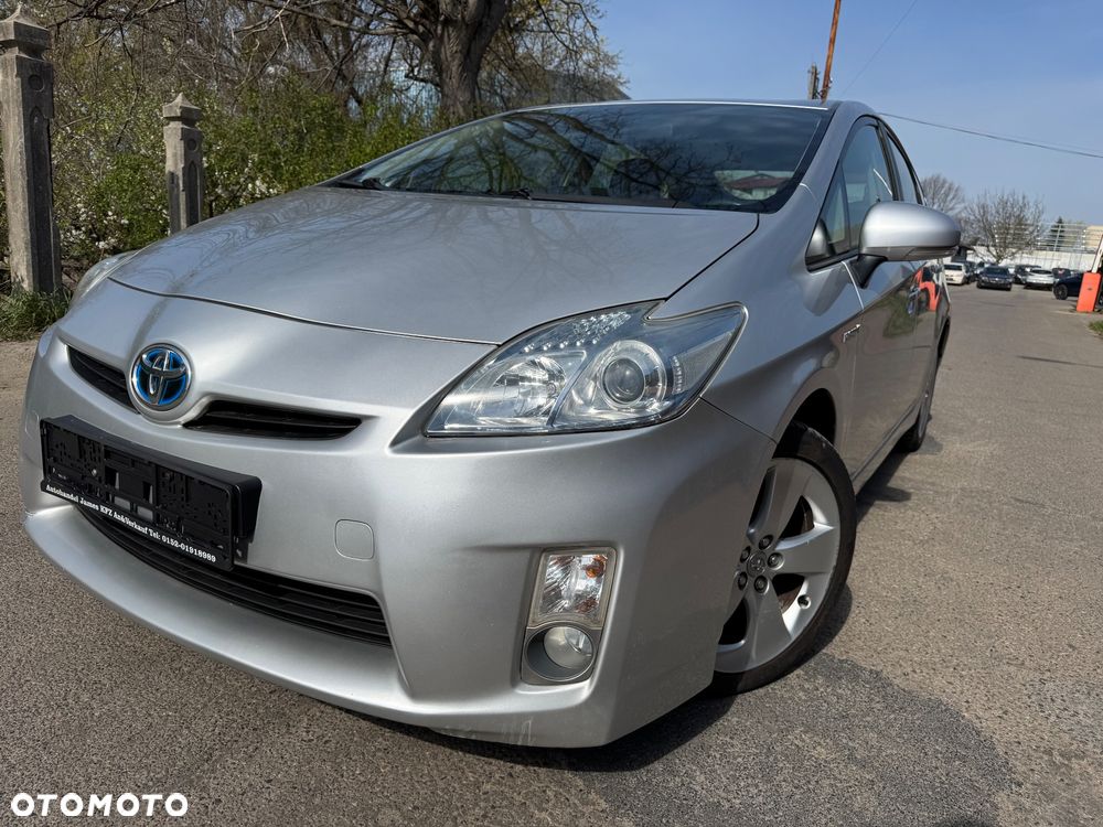 Toyota Prius (Hybrid) Life - 1