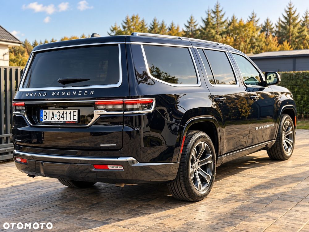 Jeep Grand Wagoneer - 19