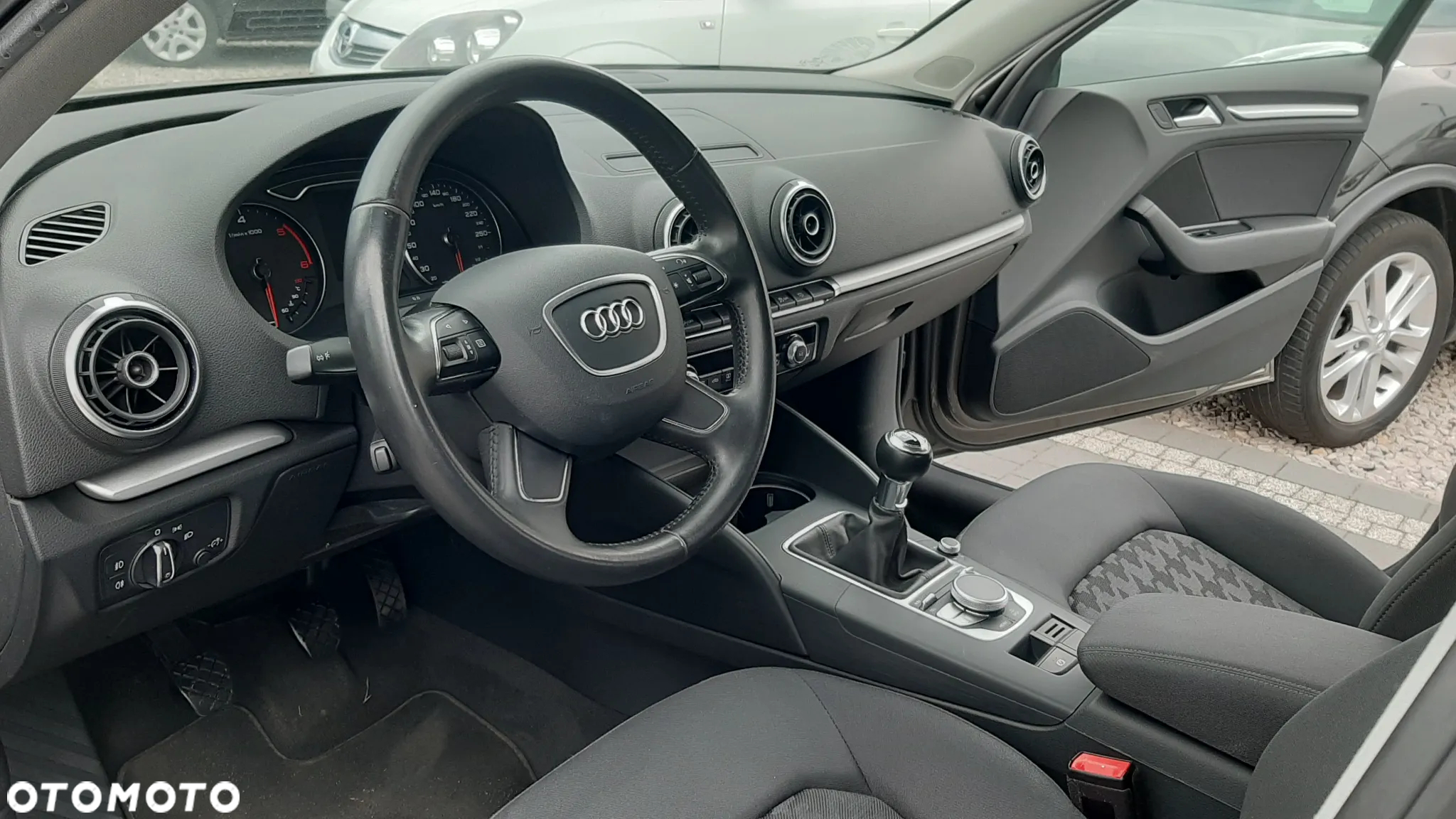 Audi A3 1.6 TDI Attraction - 9