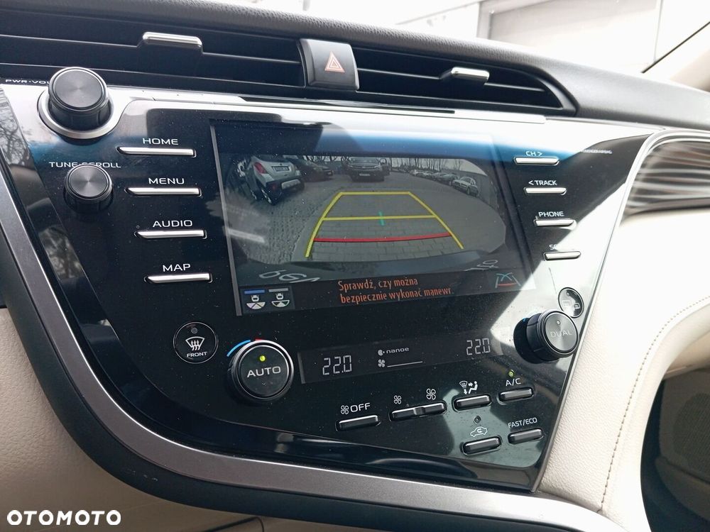 Toyota Camry 2.5 Hybrid Executive CVT - 19