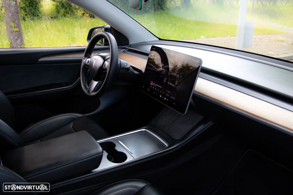 Tesla Model Y - 18