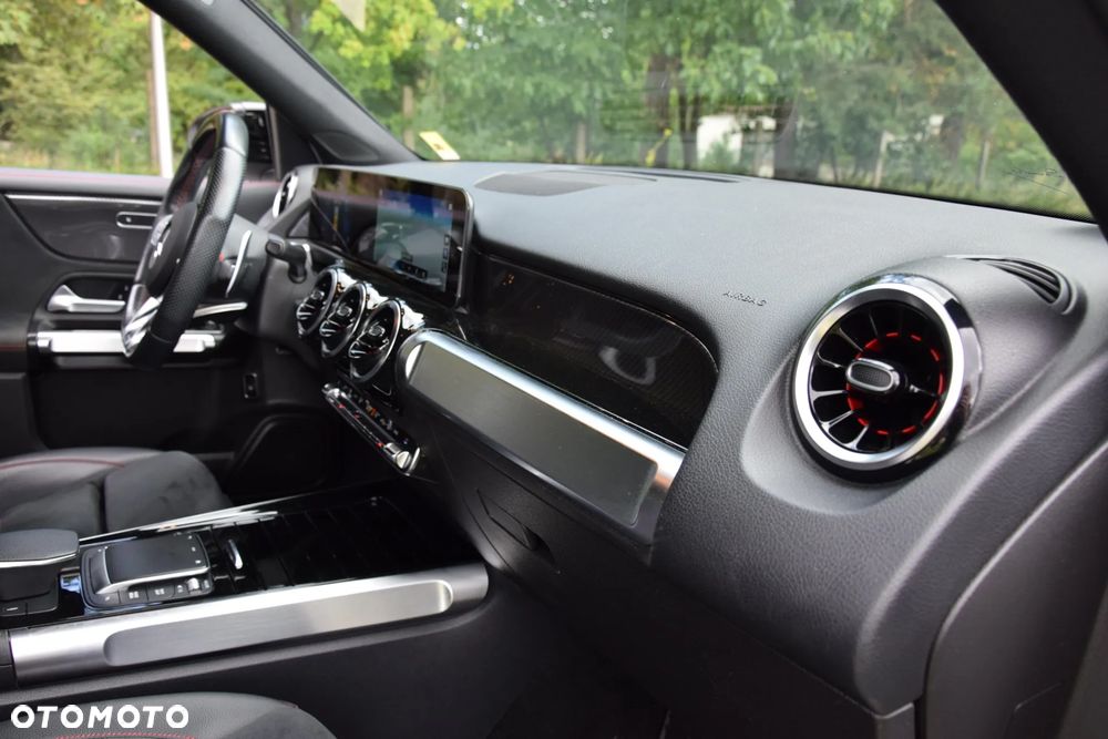 Mercedes-Benz GLB - 15