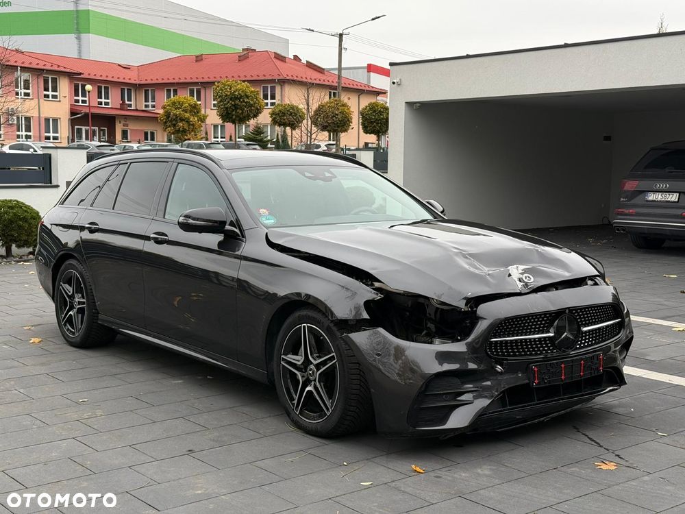 Mercedes-Benz Klasa E 200 4Matic 9G-TRONIC AMG Line - 4