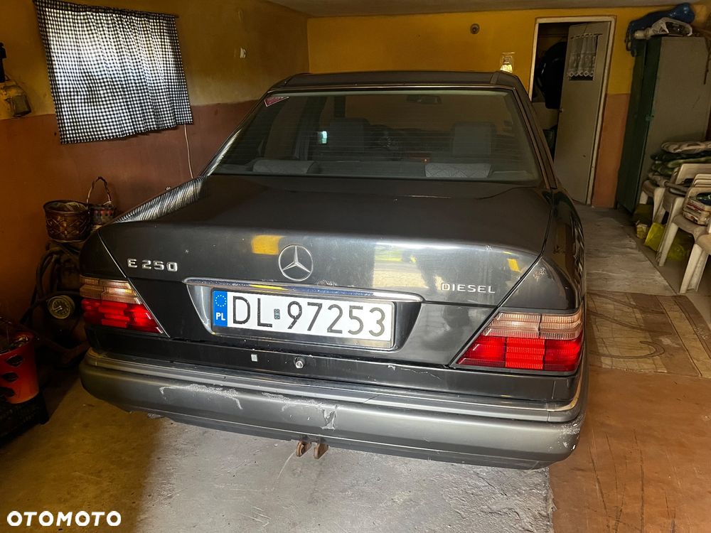 Mercedes-Benz Klasa E 250 T Diesel - 3