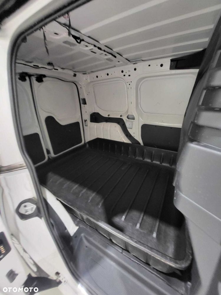 Volkswagen Caddy - 21