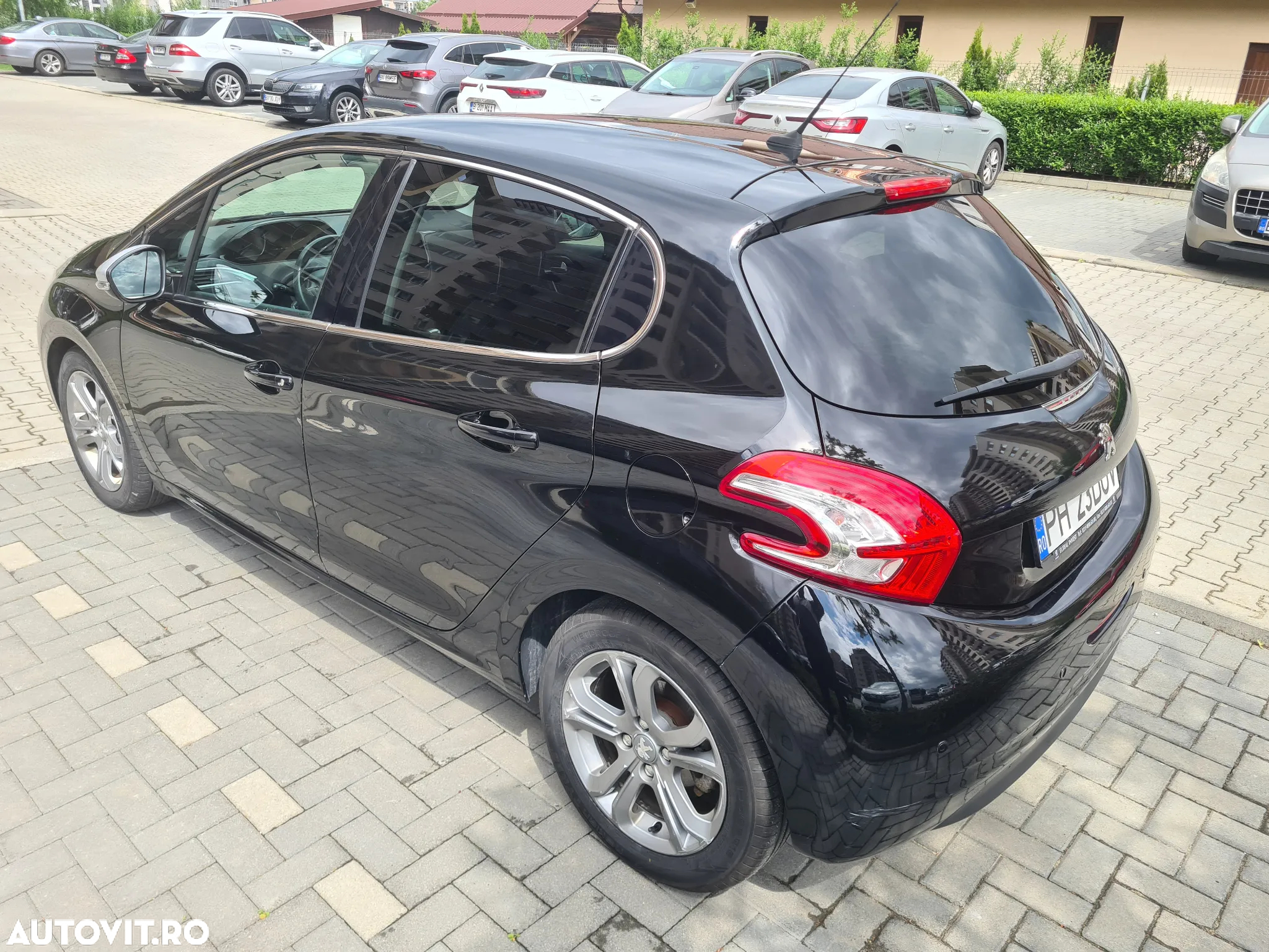 Peugeot 208 1.6 e-HDi FAP STT Allure - 6