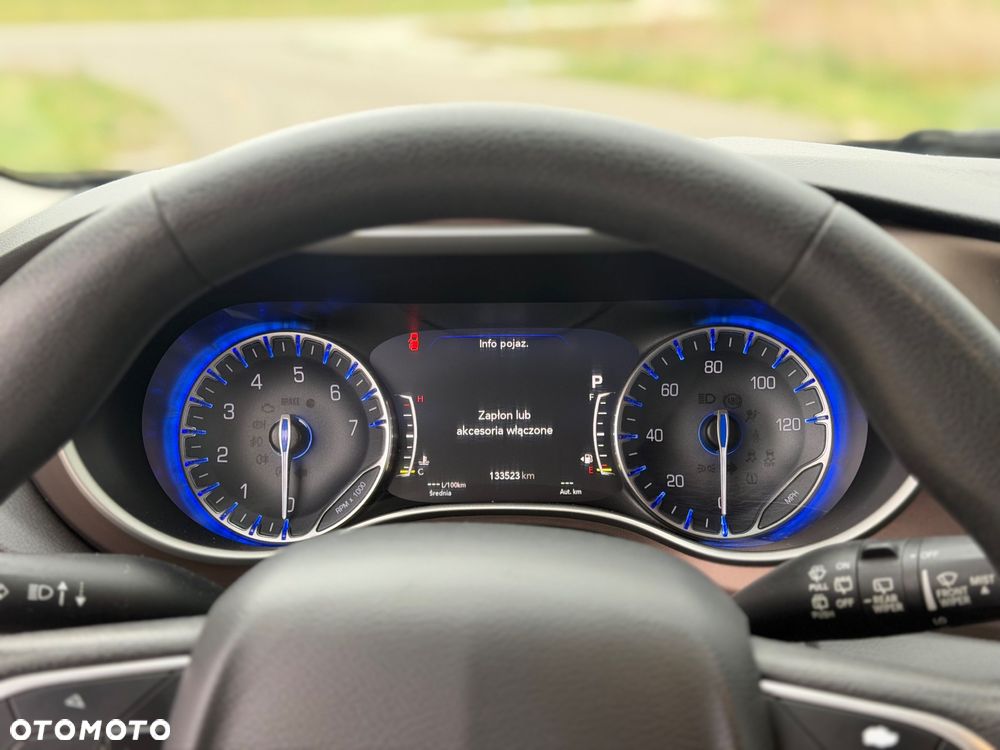 Chrysler Pacifica - 14