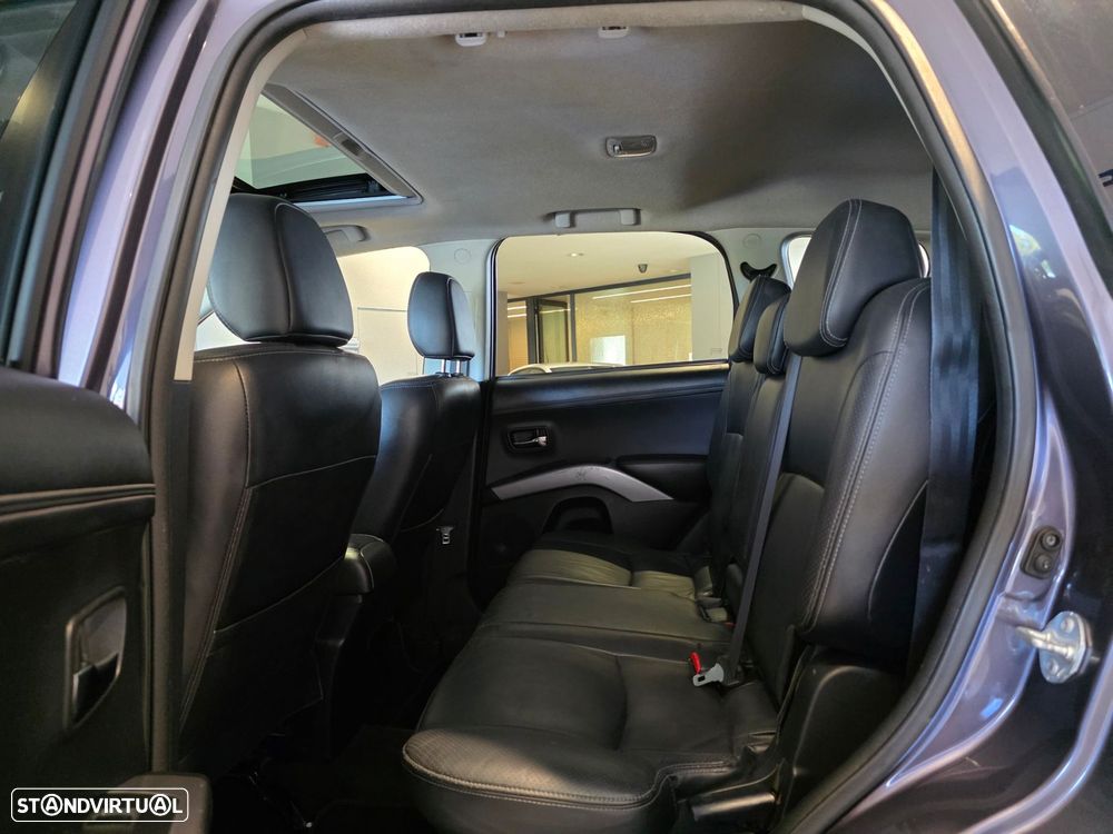 Mitsubishi Outlander 2.2 DI-D Instyle Navi - 28