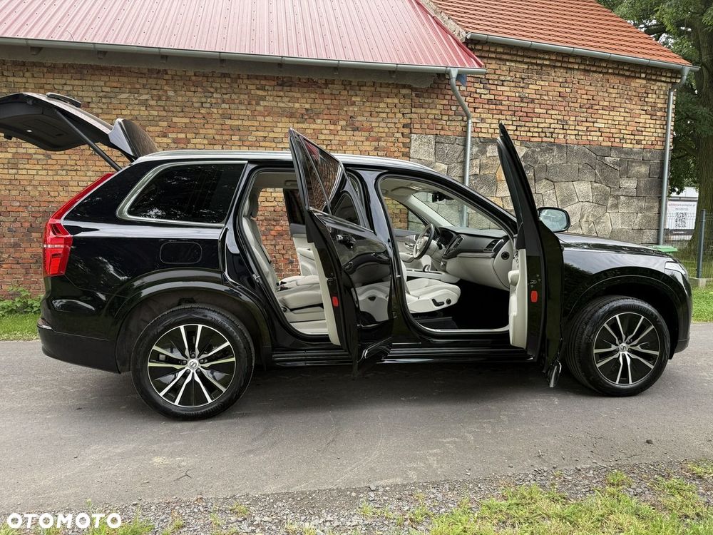 Volvo XC 90 T8 AWD Plug-In Hybrid Core 7os - 36