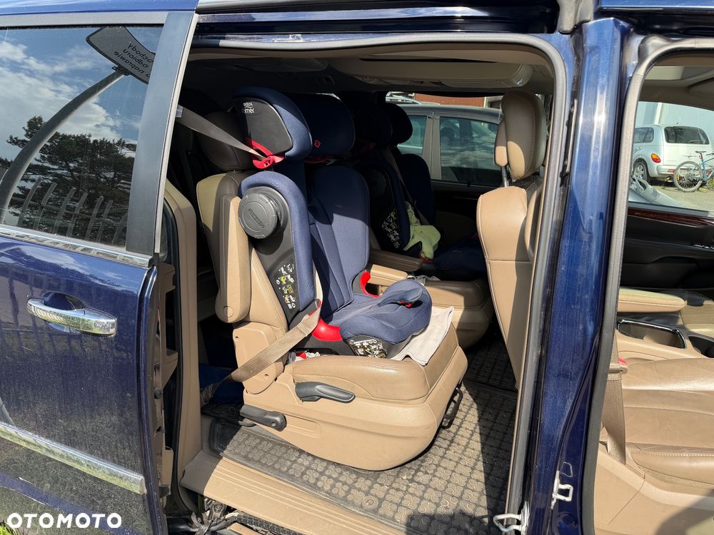 Chrysler Town & Country 3.6 Limited - 8