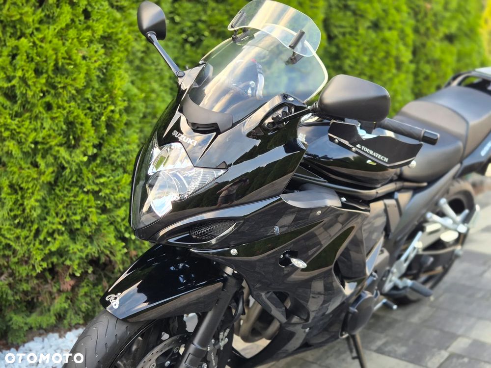 Suzuki GSX - 18