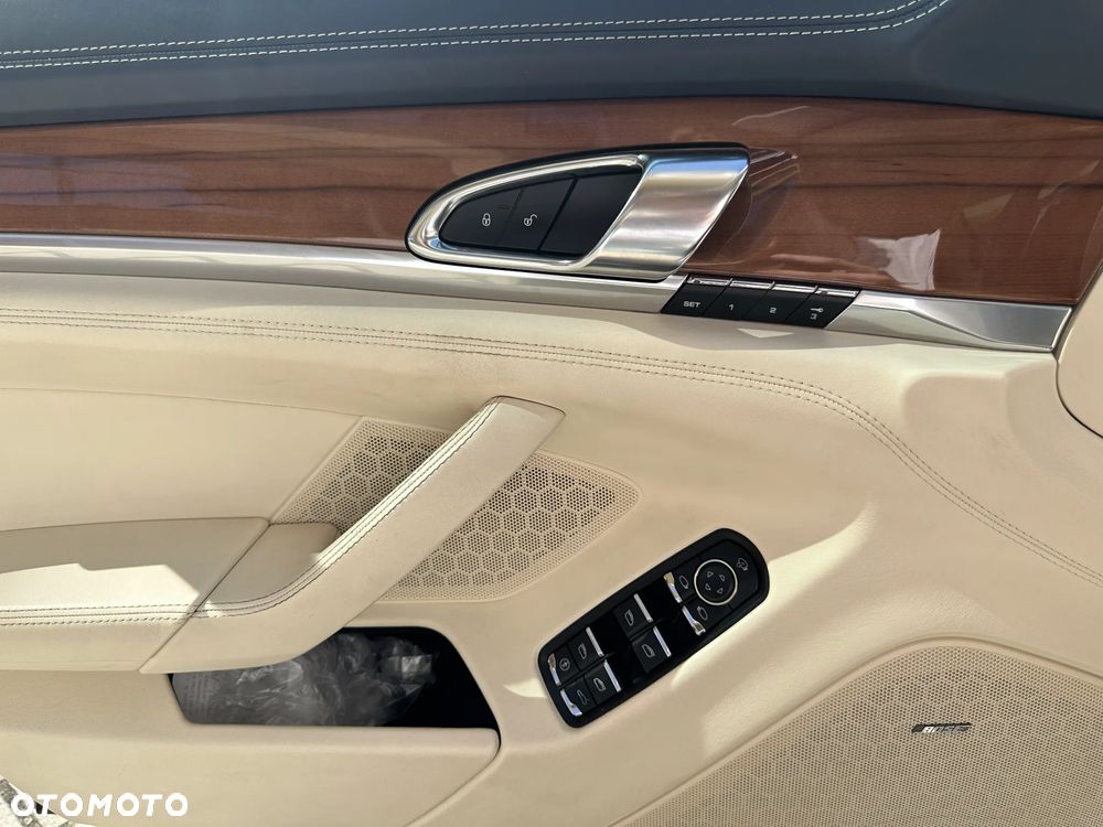 Porsche Panamera Turbo PDK - 18
