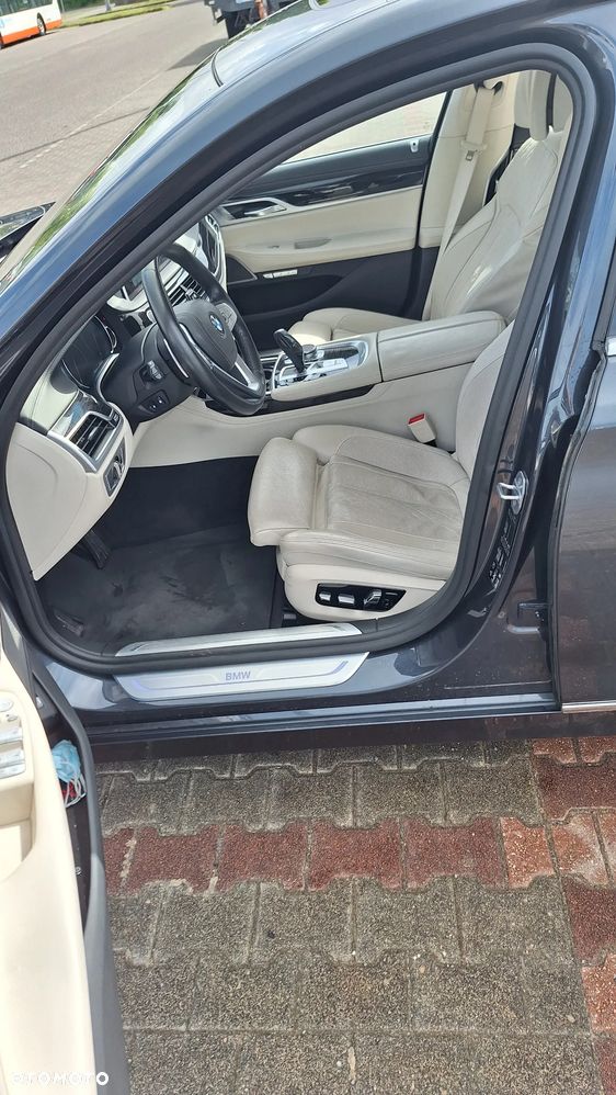 BMW Seria 7 740d xDrive - 8