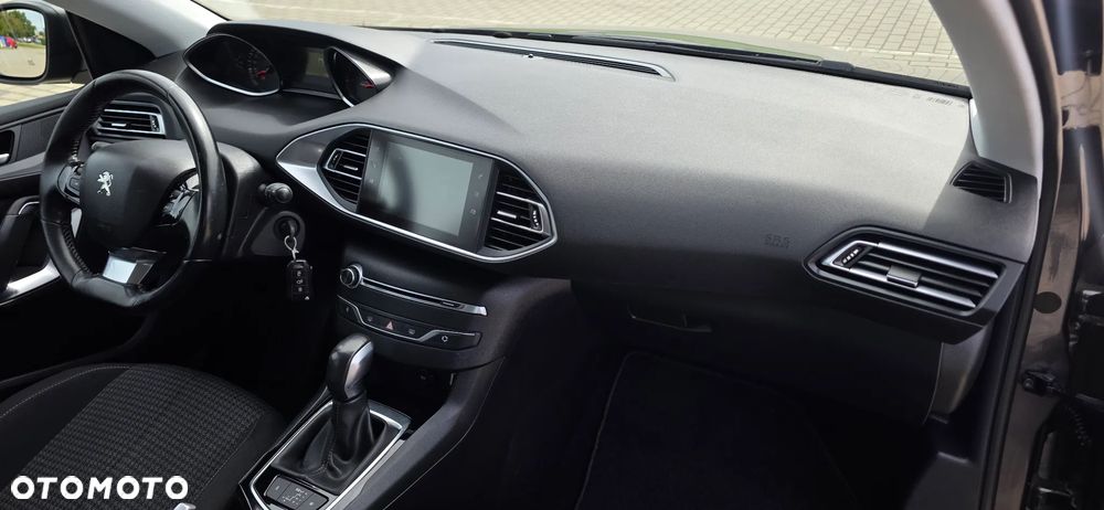 Peugeot 308 1.2 PureTech GPF Active S&S EAT8 - 11