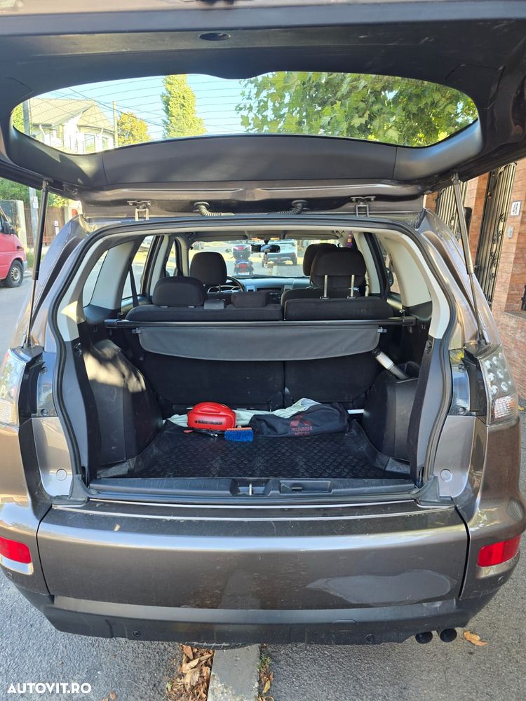 Mitsubishi Outlander - 11