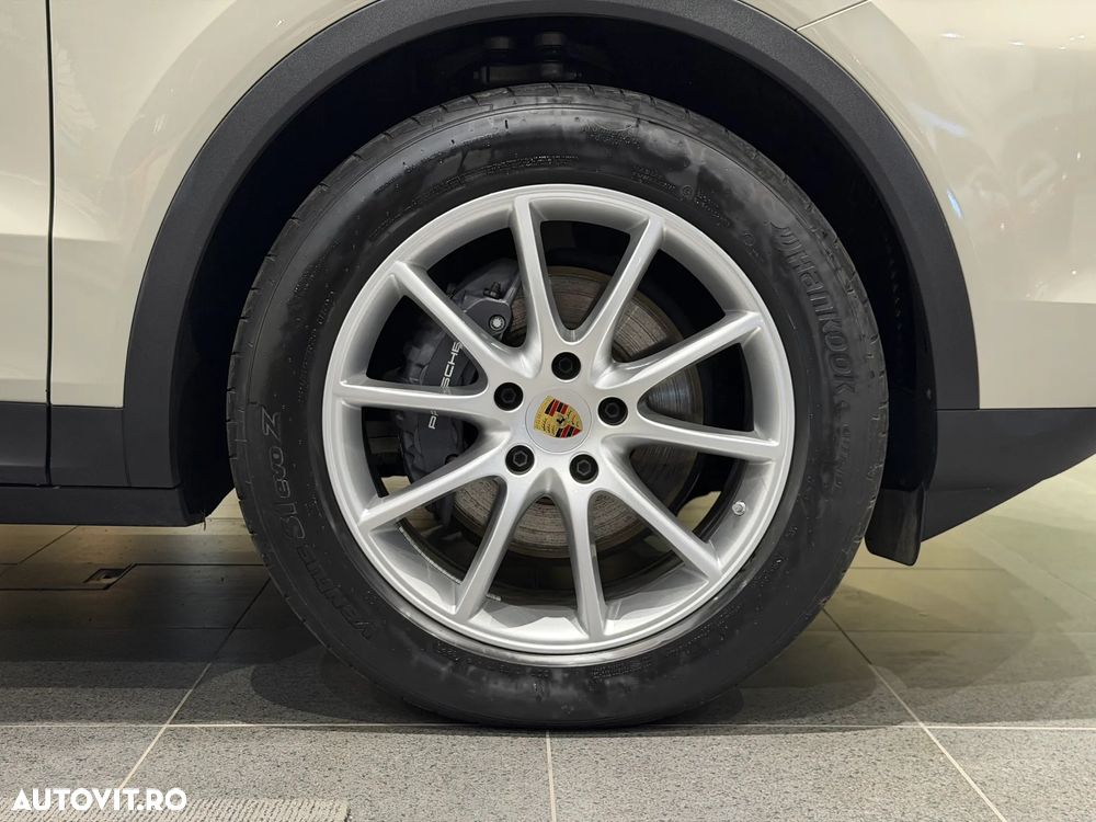 Porsche Cayenne Standard - 19