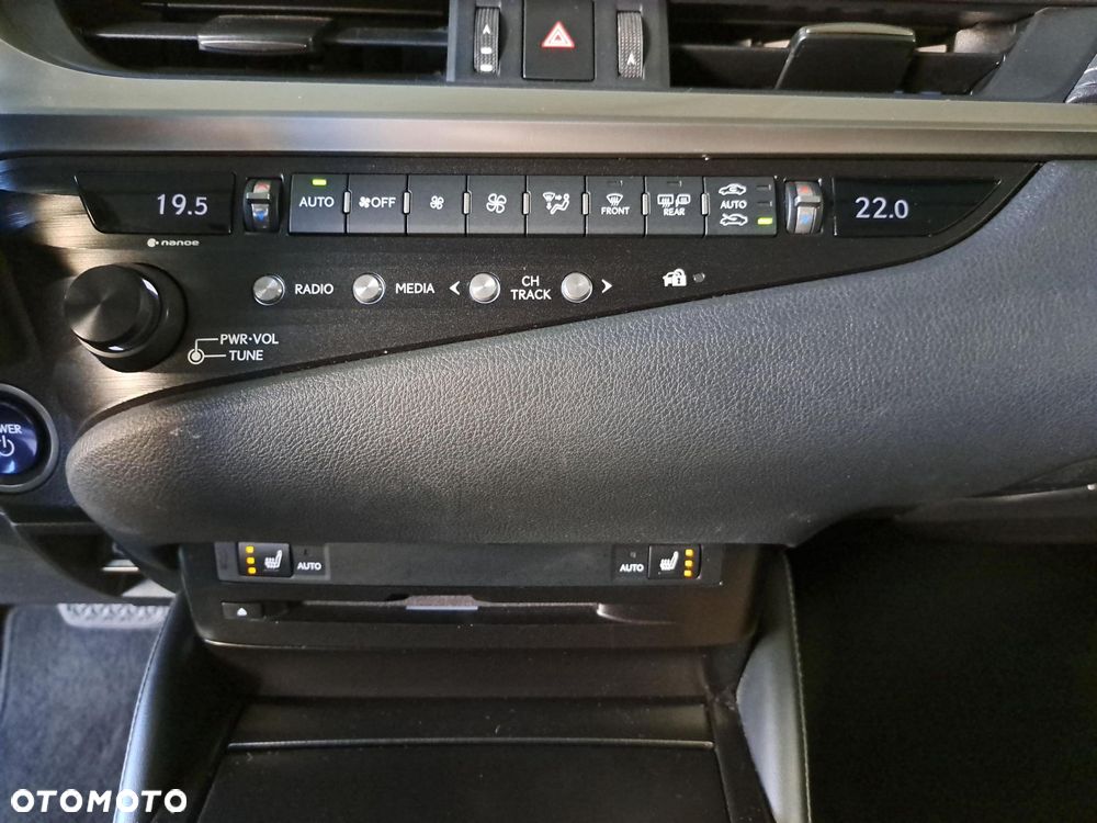 Lexus ES 300h Business Edition - 22