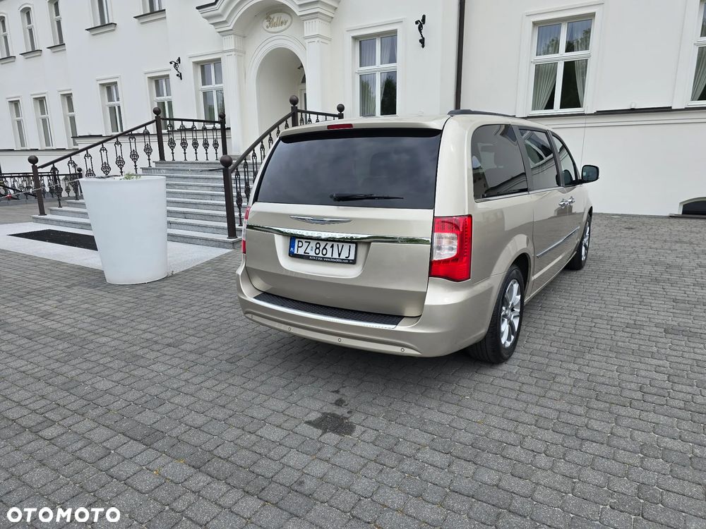 Chrysler Town & Country 3.6 Limited - 9