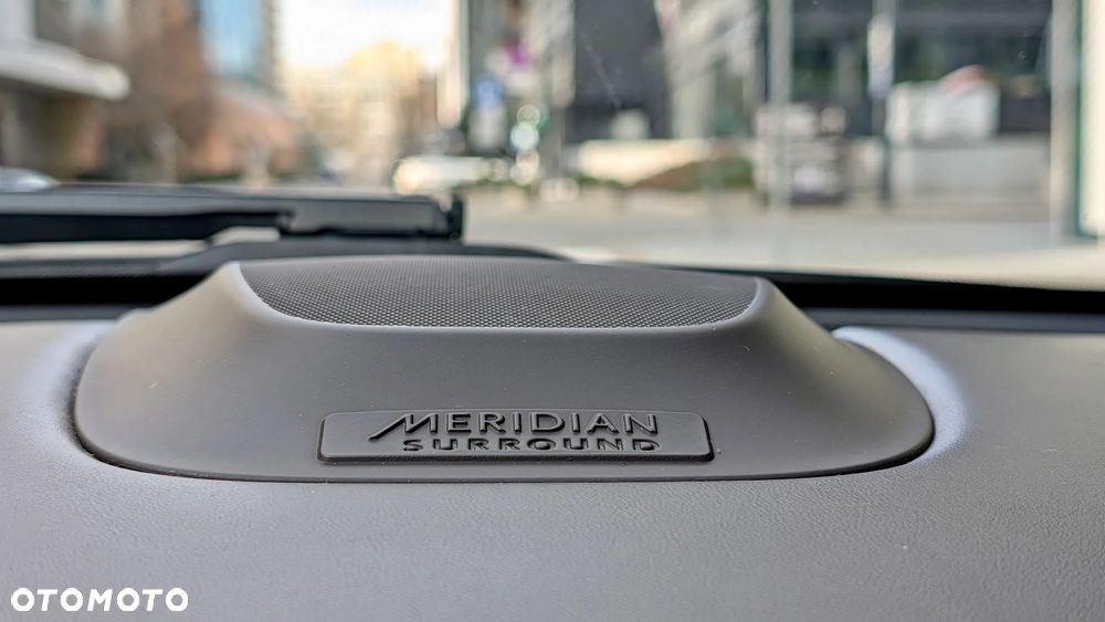 Jaguar XF 35t AWD Portfolio - 12